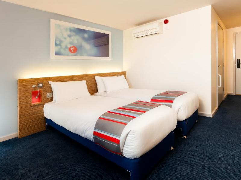 Travelodge Maidenhead Central מראה חיצוני תמונה