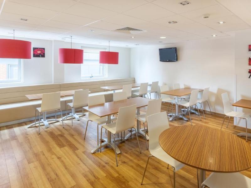 Travelodge Maidenhead Central מראה חיצוני תמונה
